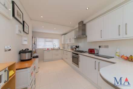 Cavendish Crescent, Elstree, Image 5