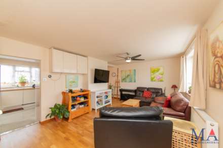 Hartforde Road, Borehamwood, Image 2