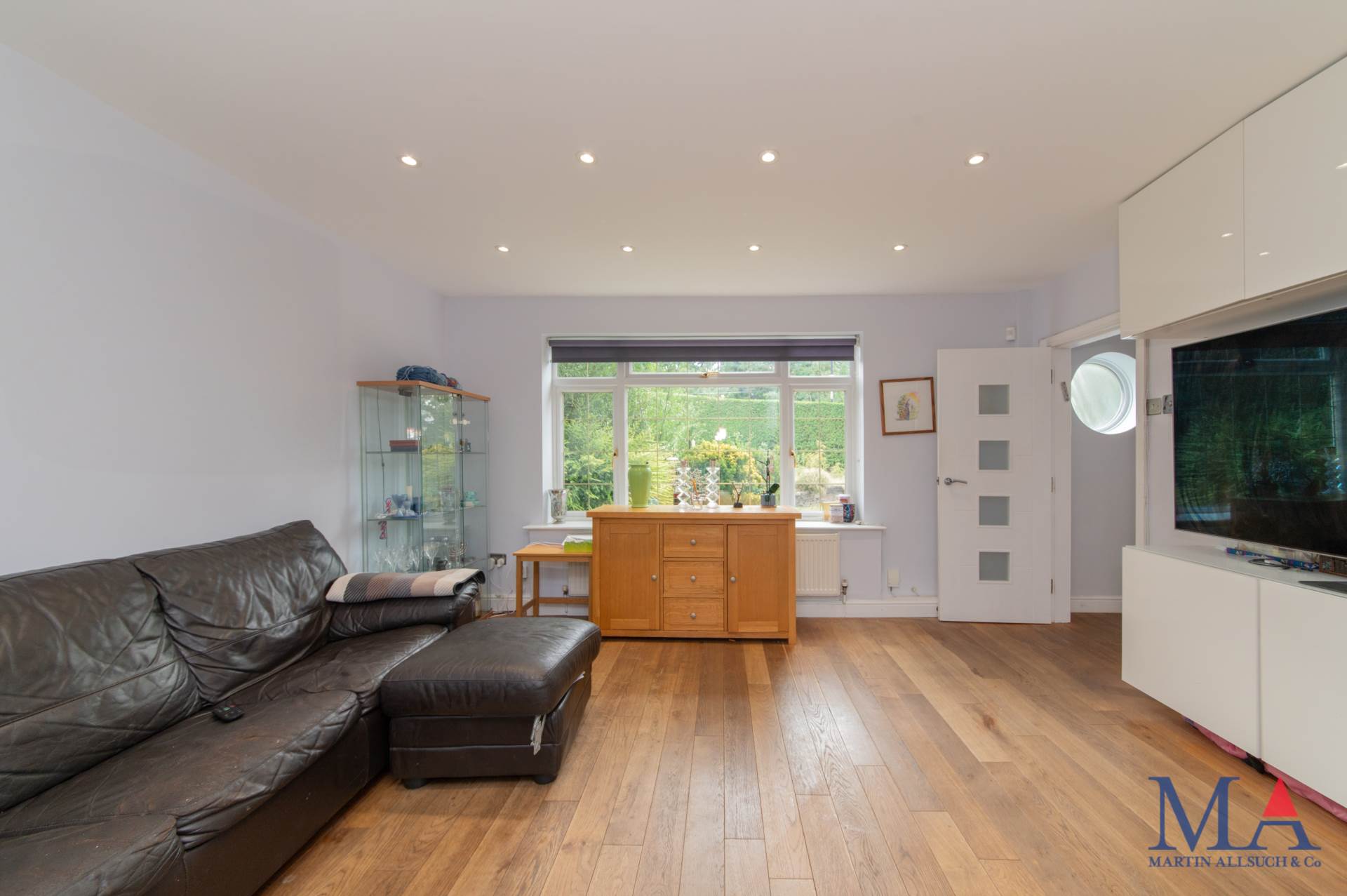 Hillside Avenue, Borehamwood, Image 8