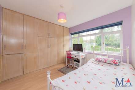 Hillside Avenue, Borehamwood, Image 11