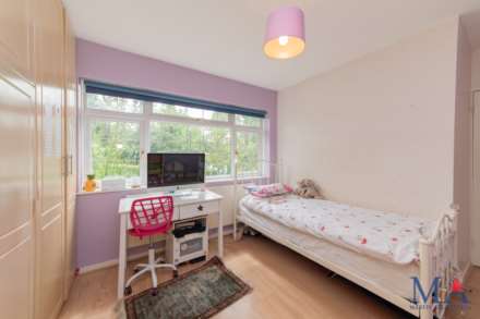 Hillside Avenue, Borehamwood, Image 12