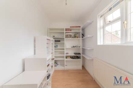 Hillside Avenue, Borehamwood, Image 16