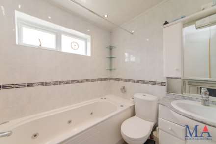 Hillside Avenue, Borehamwood, Image 19