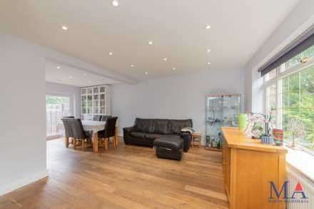 Hillside Avenue, Borehamwood, Image 7
