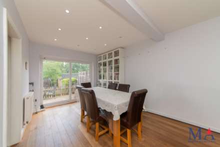 Hillside Avenue, Borehamwood, Image 9