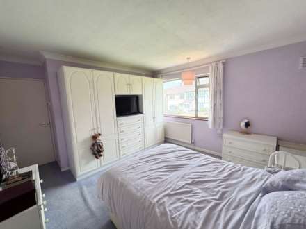 Milton Drive, Borehamwood, Image 13