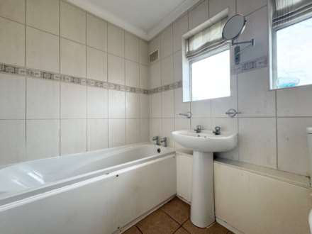 Milton Drive, Borehamwood, Image 17