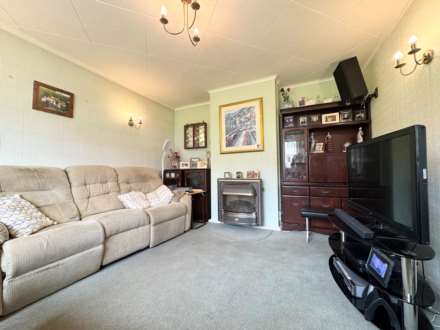 Milton Drive, Borehamwood, Image 2