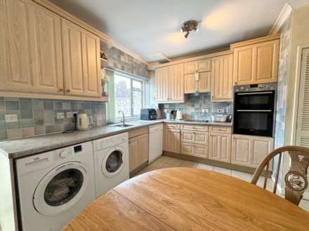 Milton Drive, Borehamwood, Image 7