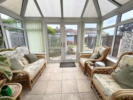 Milton Drive, Borehamwood, Image 9