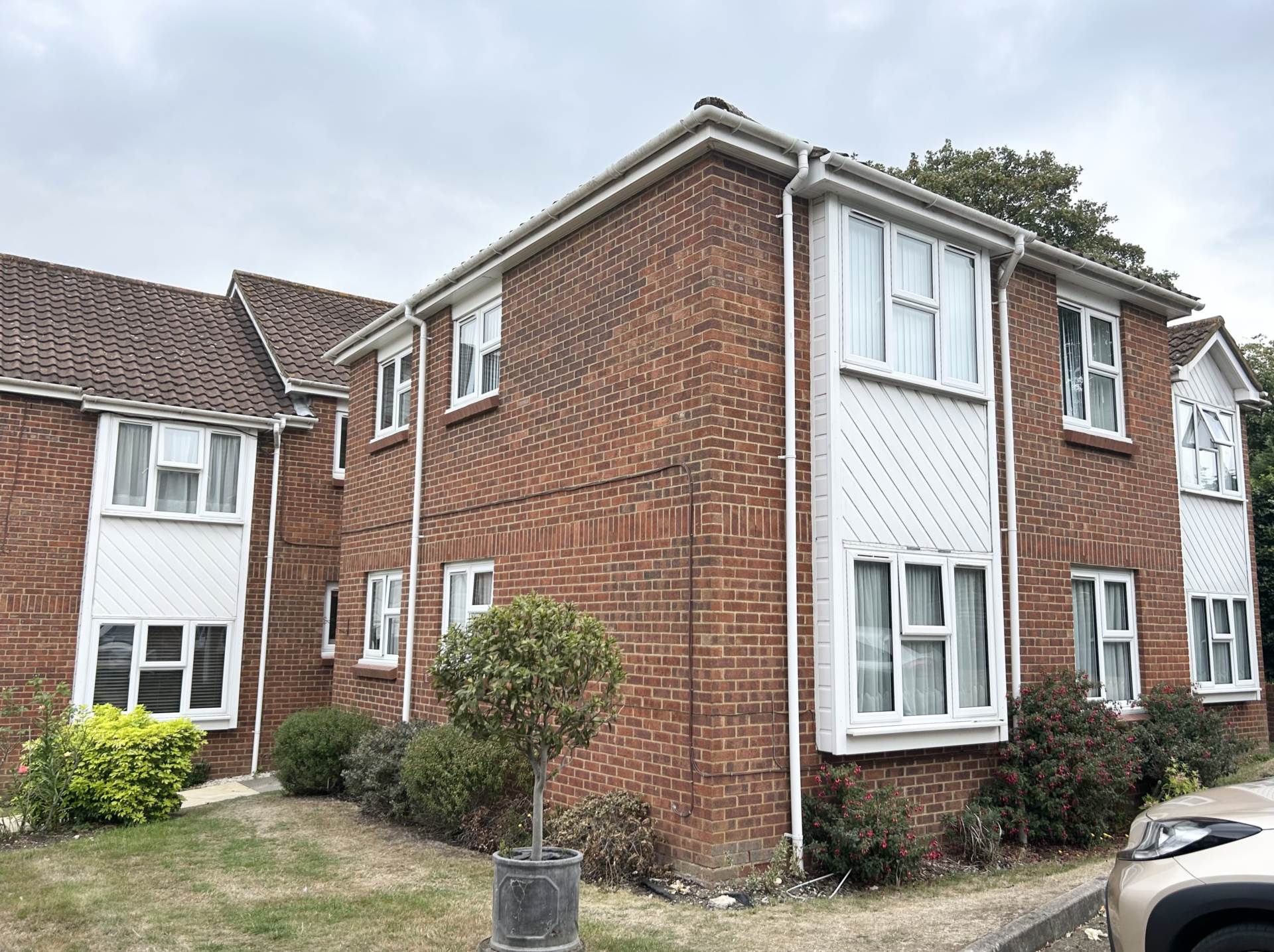 Yew Tree Court, Elstree, Image 1