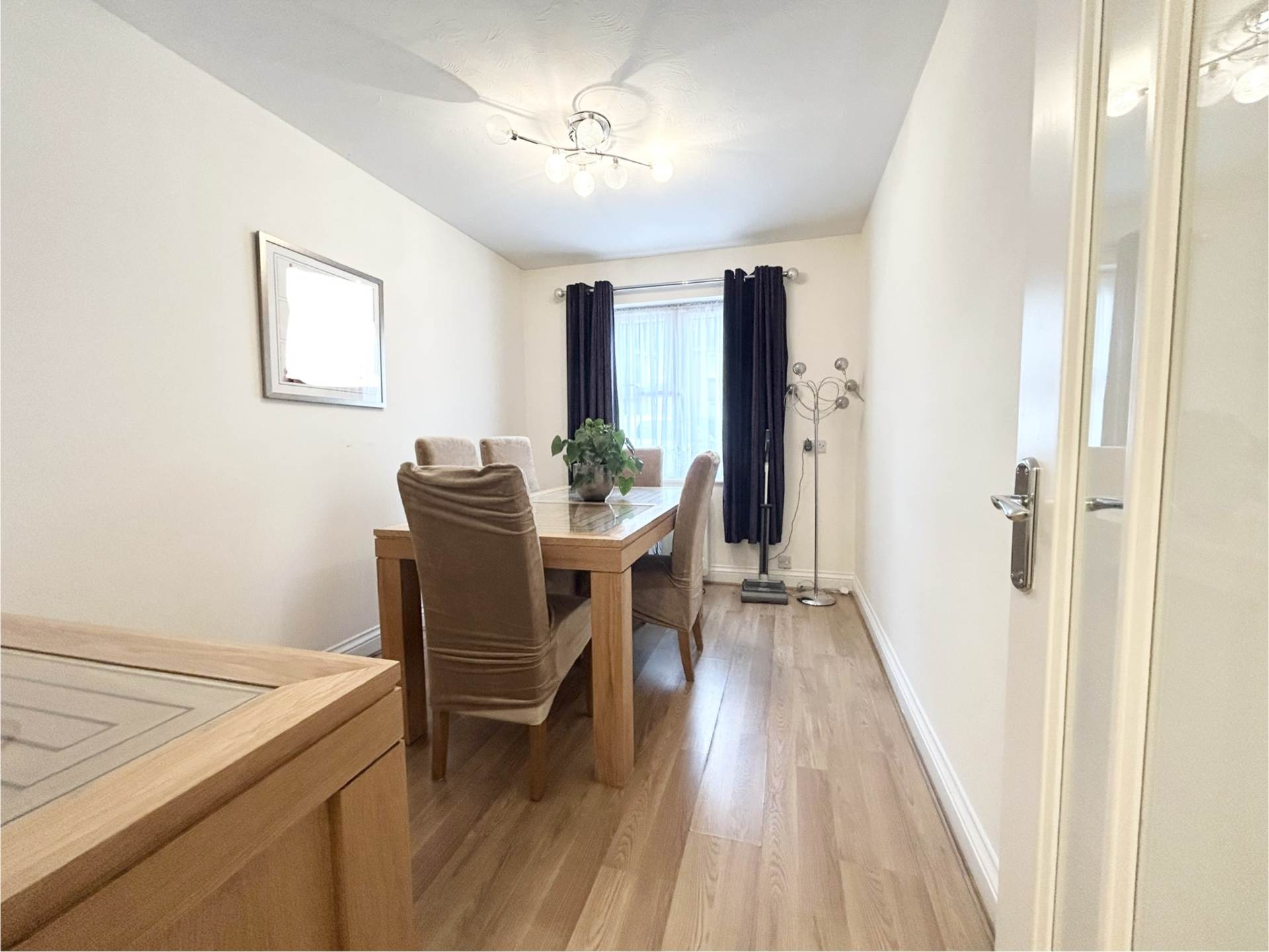 Yew Tree Court, Elstree, Image 3