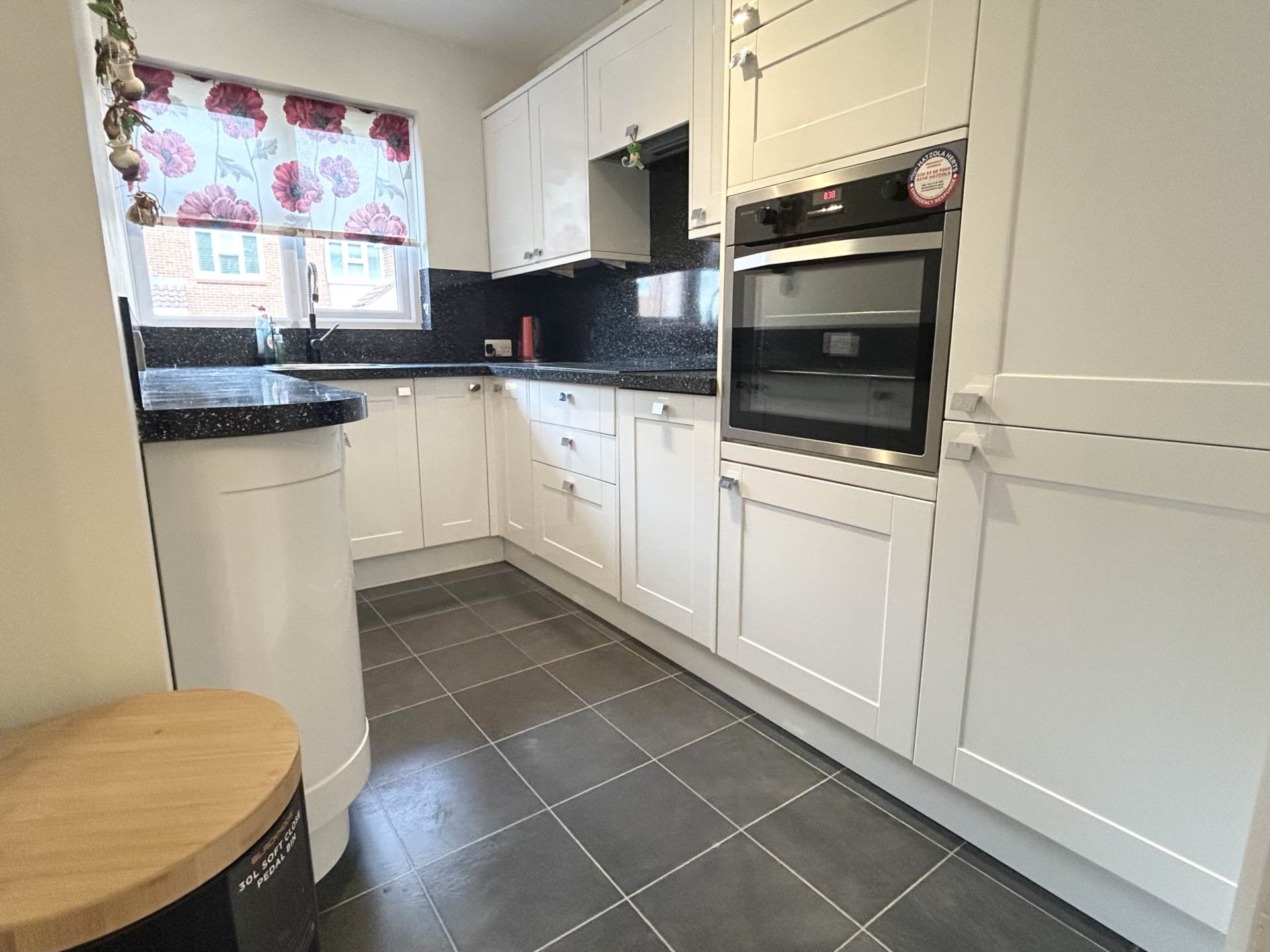 Yew Tree Court, Elstree, Image 5