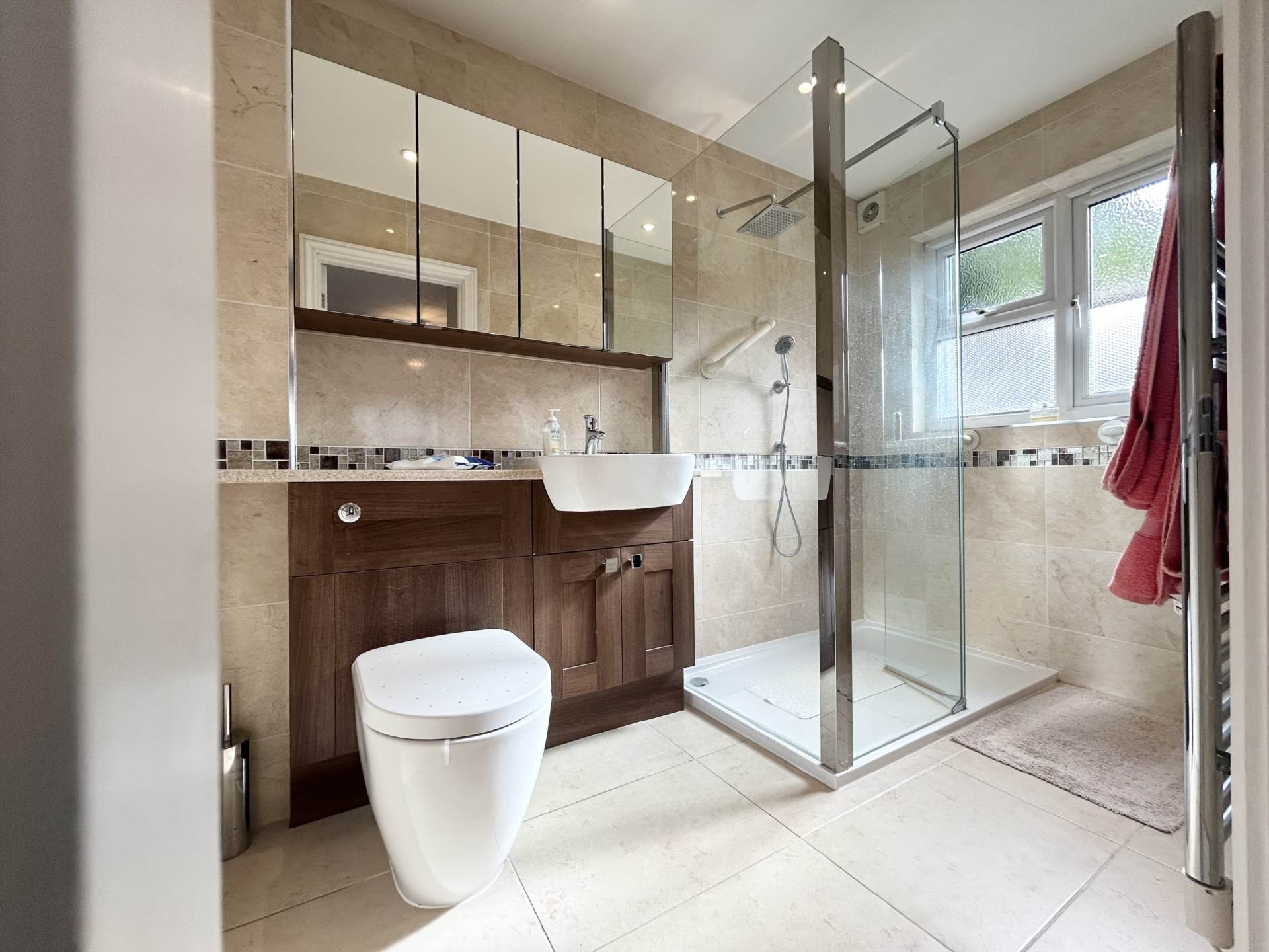 Yew Tree Court, Elstree, Image 9