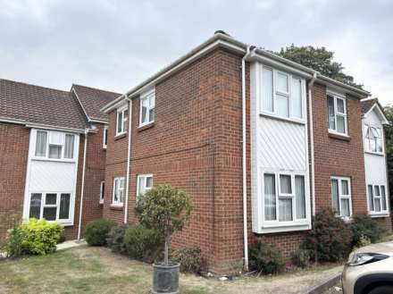 Yew Tree Court, Elstree