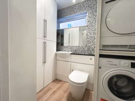 Yew Tree Court, Elstree, Image 10
