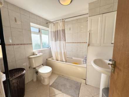 Delius Close, Elstree, Image 10
