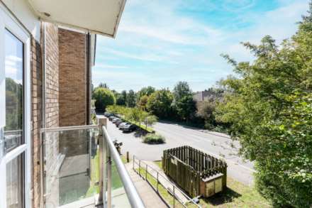 Brook Court, Radlett, Image 16