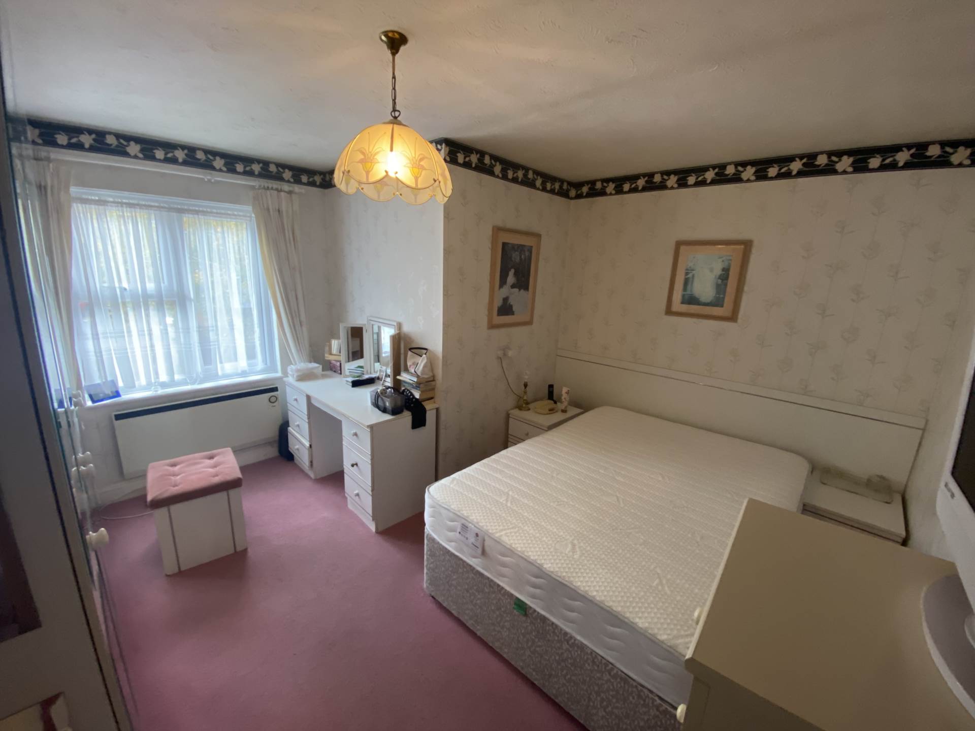 Yew Tree Court, Elstree, Image 4