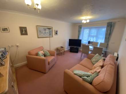 Yew Tree Court, Elstree