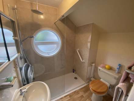 Yew Tree Court, Elstree, Image 8