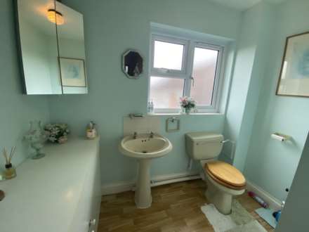 Yew Tree Court, Elstree, Image 9