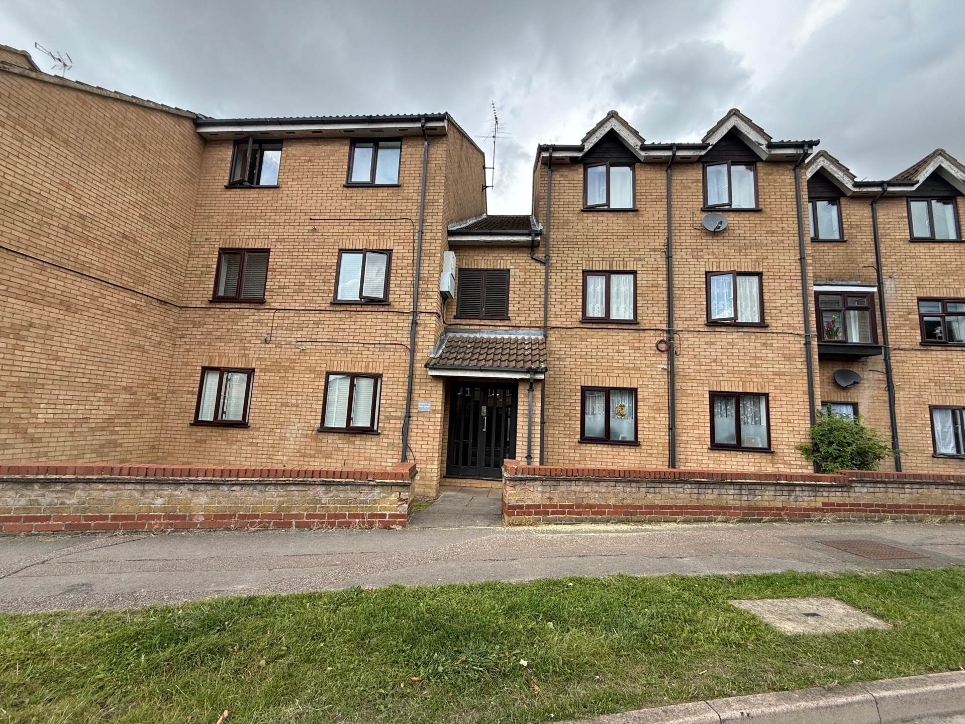 Lion Court, Borehamwood, Image 1