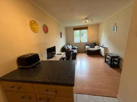 Lion Court, Borehamwood, Image 3