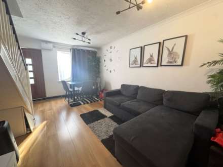 Siskin Close, Borehamwood, Image 2