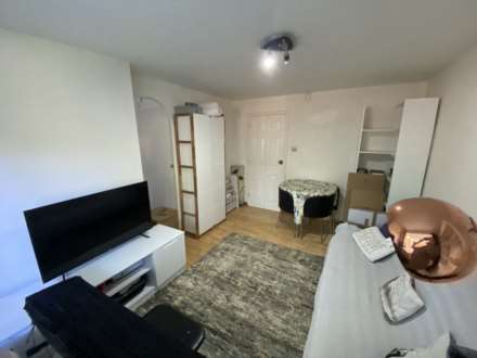 Scotswell Drive, Colindale, Image 3