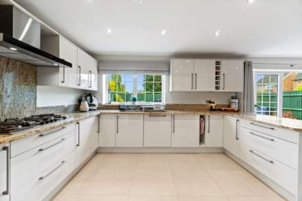 Stratfield Road, Borehamwood, Image 4