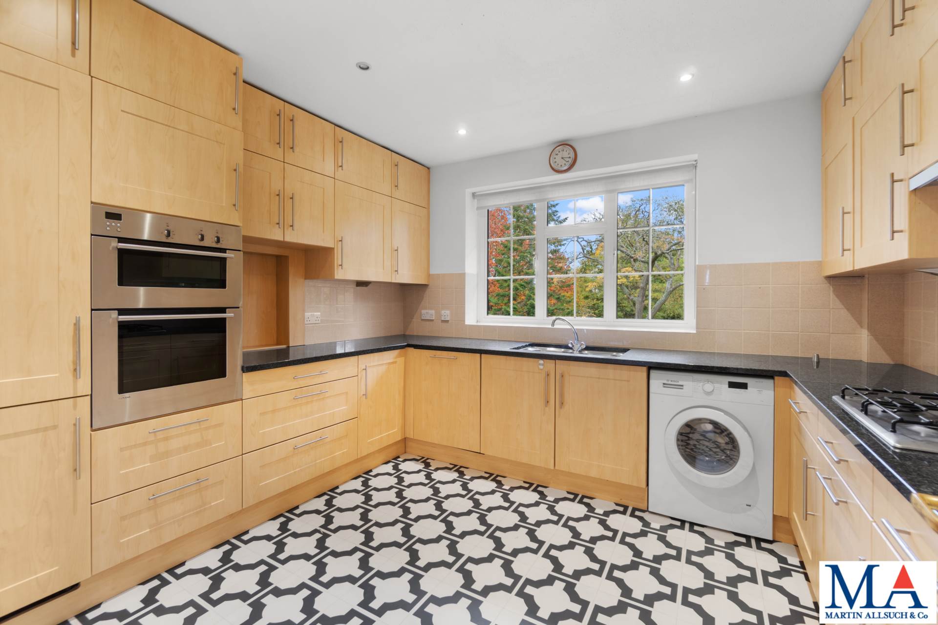 Deacons Heights, Elstree, Image 4