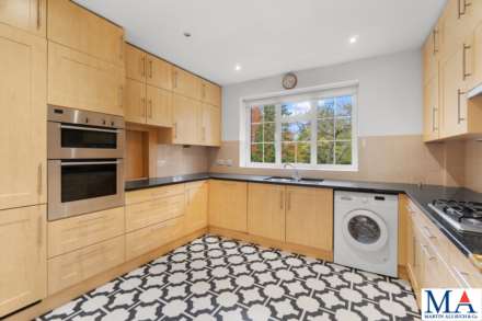 Deacons Heights, Elstree, Image 4