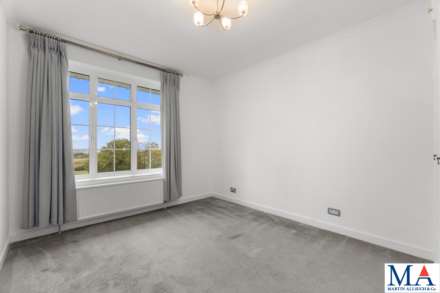 Deacons Heights, Elstree, Image 9