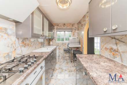 Queensway, Shenley, Image 3