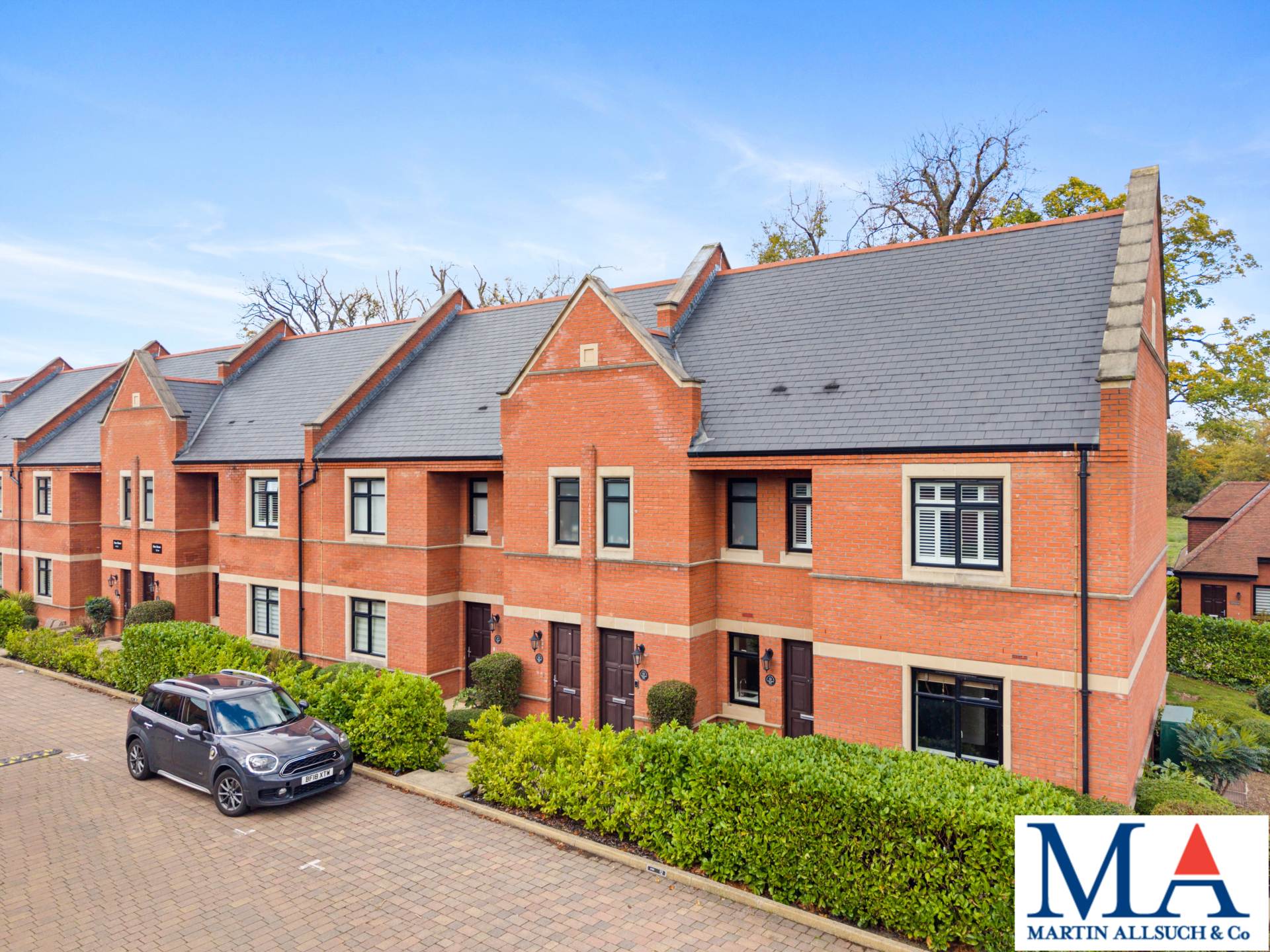 Marlborough Drive, Bushey, Image 1