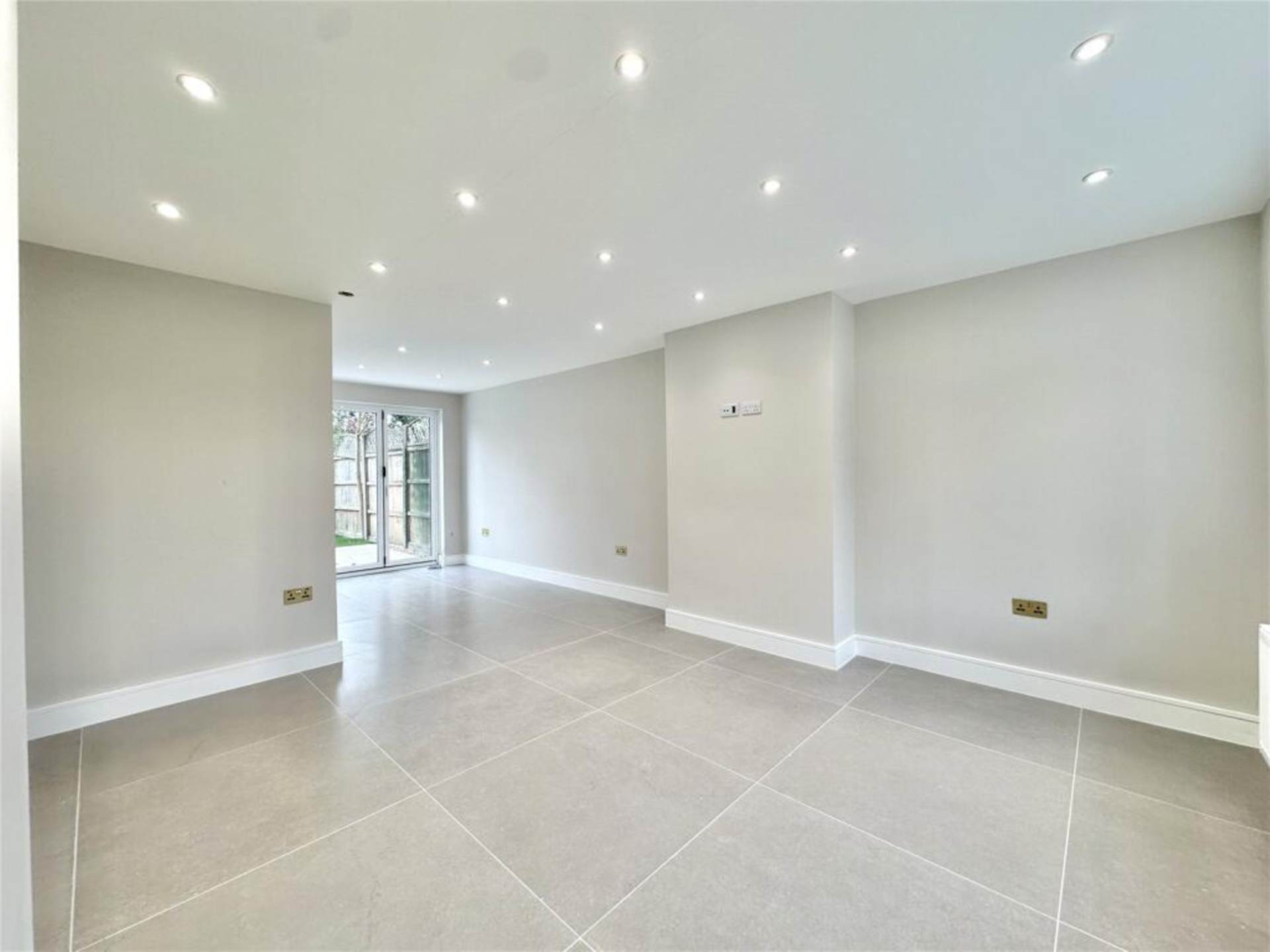 Wych Elms, Park Street, Image 4