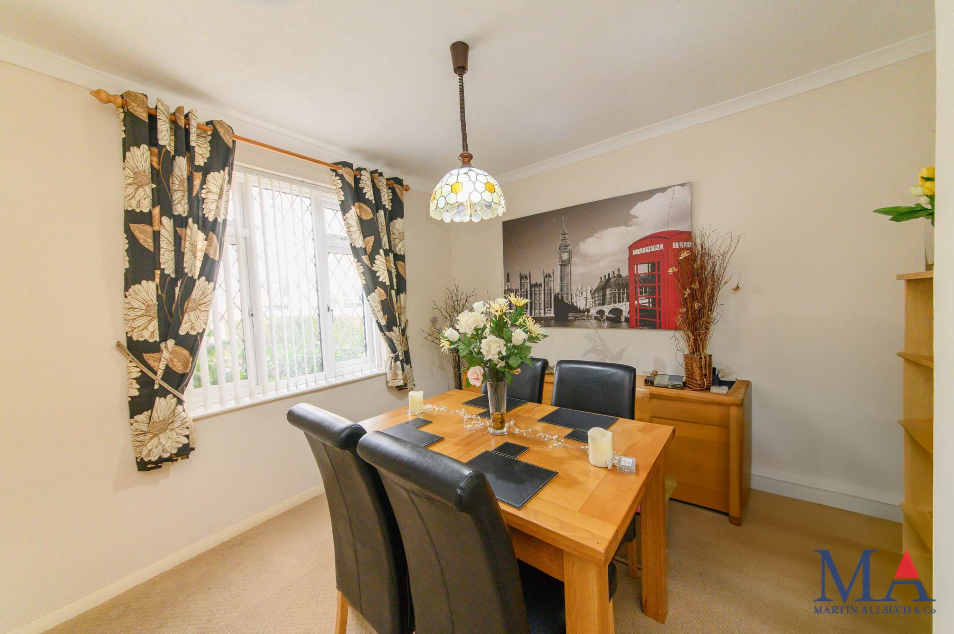 Rossington Avenue, Borehamwood, Image 4