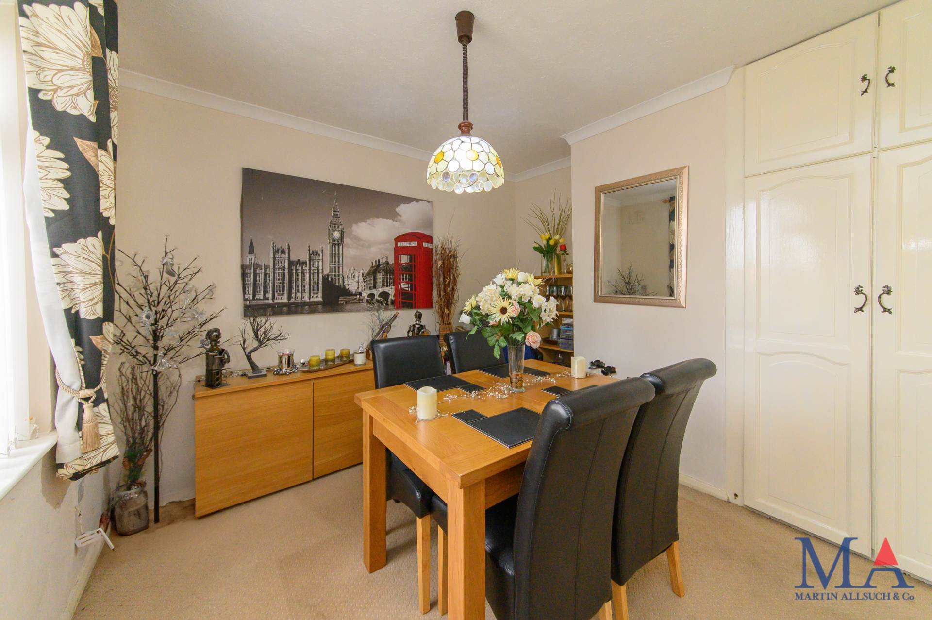 Rossington Avenue, Borehamwood, Image 5