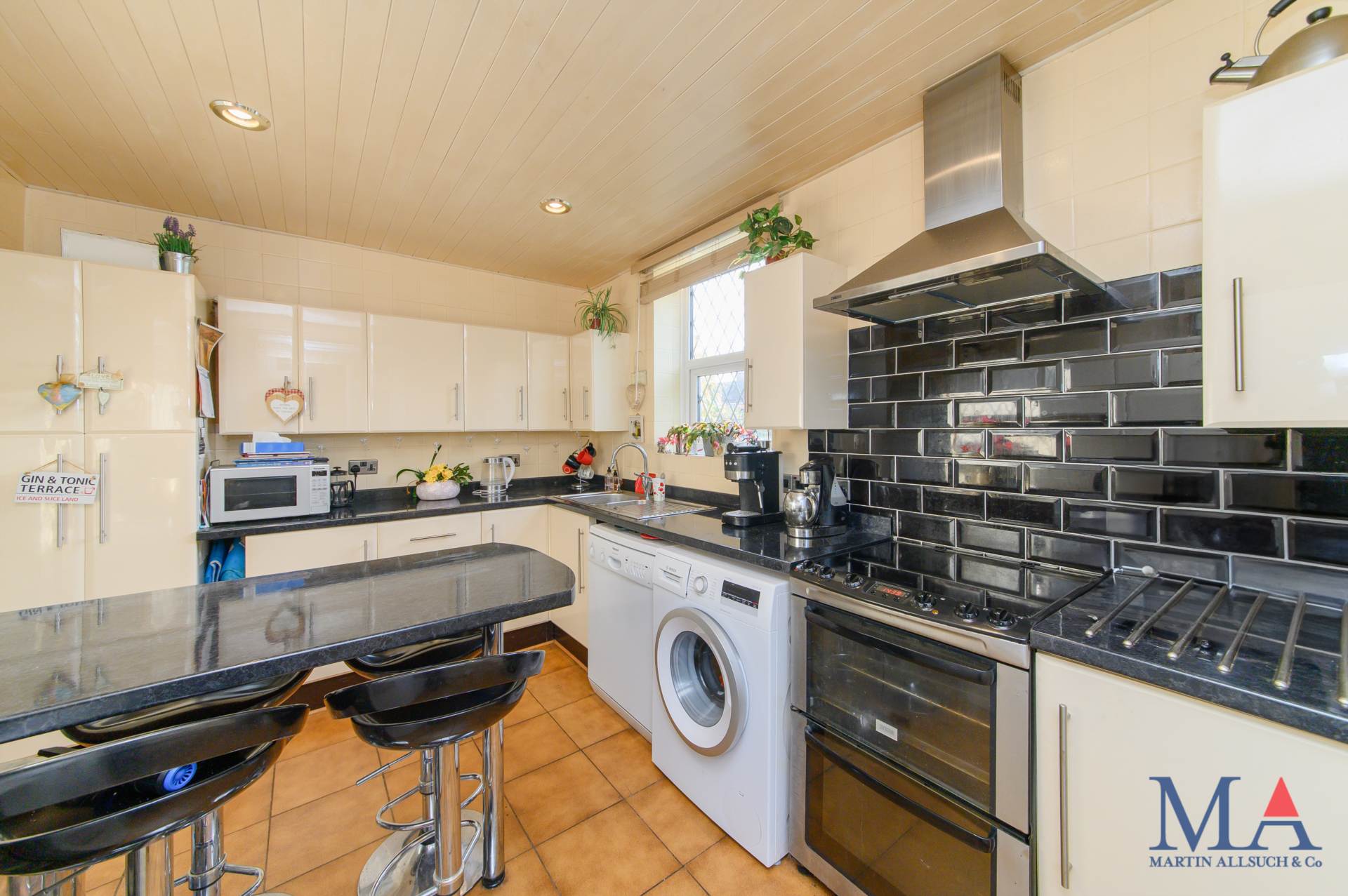 Rossington Avenue, Borehamwood, Image 6