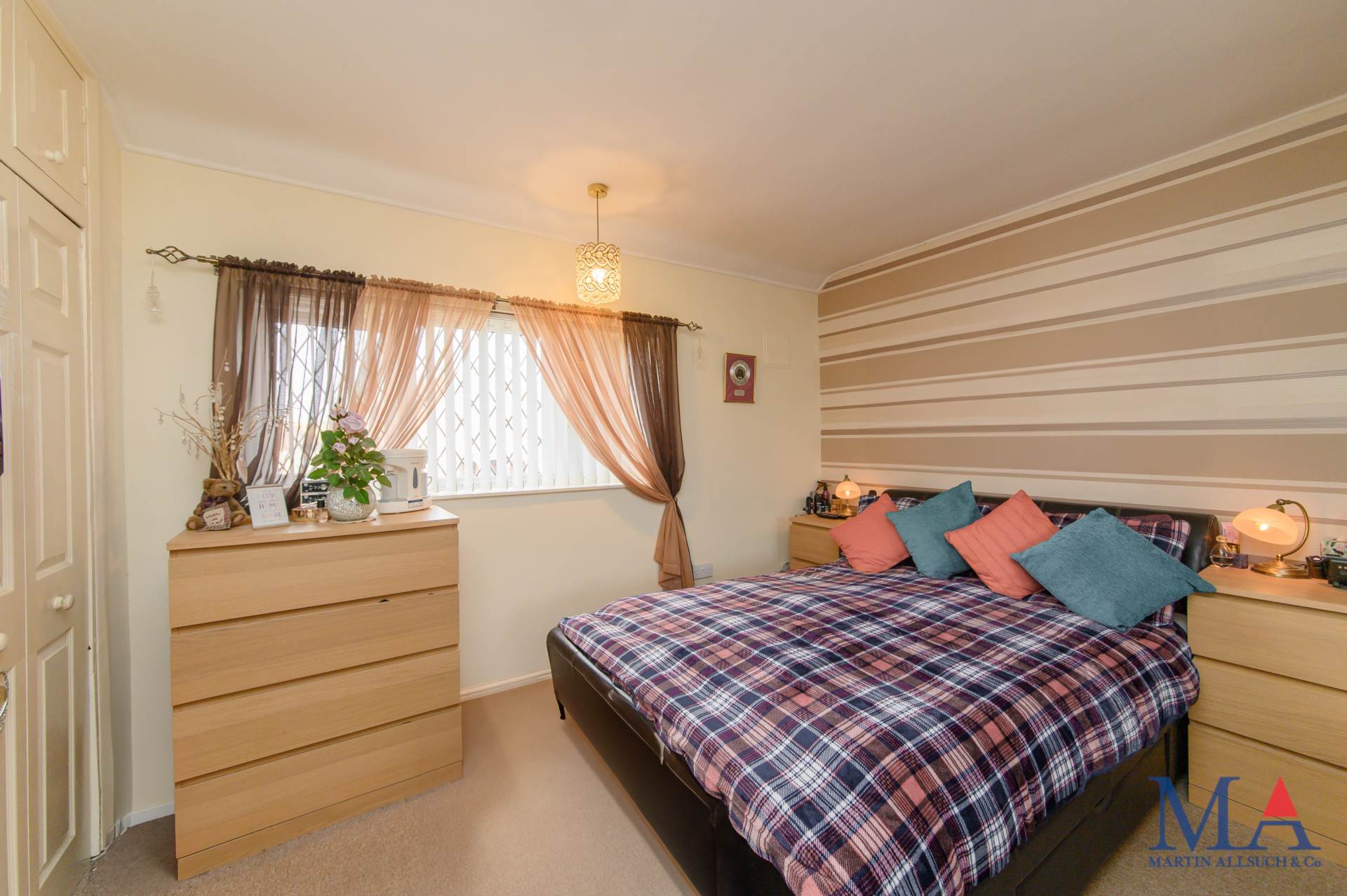 Rossington Avenue, Borehamwood, Image 9