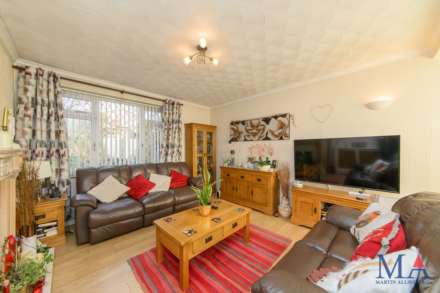 Rossington Avenue, Borehamwood, Image 2