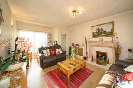 Rossington Avenue, Borehamwood, Image 3