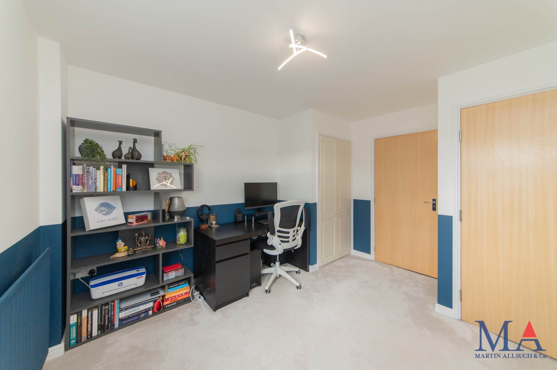 Hepburn Court, Borehamwood, Image 12