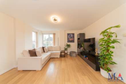 Hepburn Court, Borehamwood, Image 6