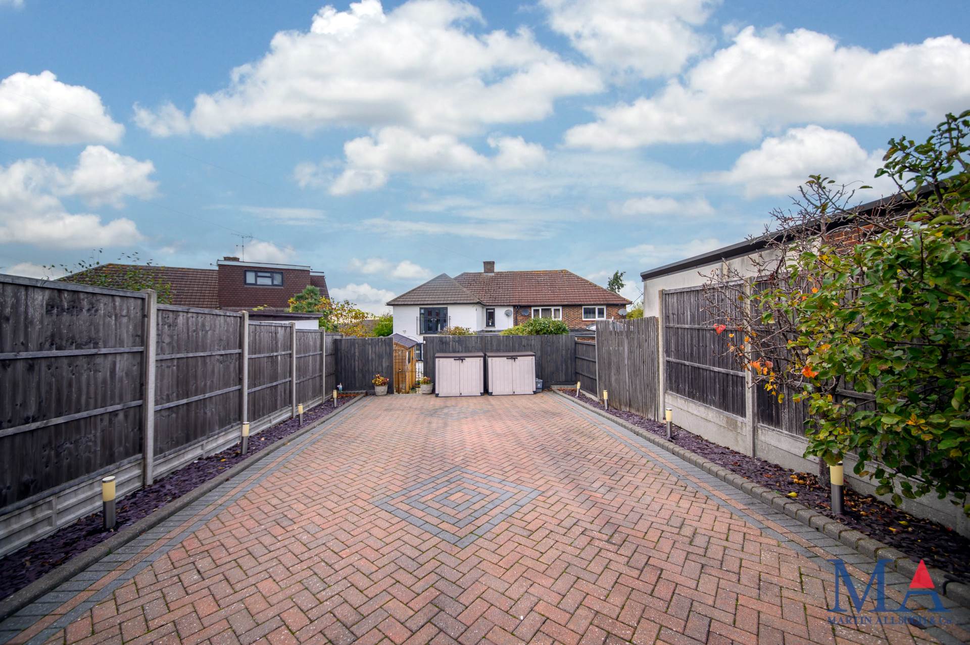 Barkston Path, Borehamwood, Image 28