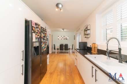 Barkston Path, Borehamwood, Image 10