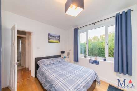 Barkston Path, Borehamwood, Image 13