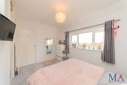 Barkston Path, Borehamwood, Image 16