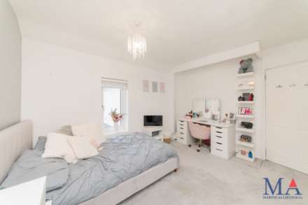 Barkston Path, Borehamwood, Image 18